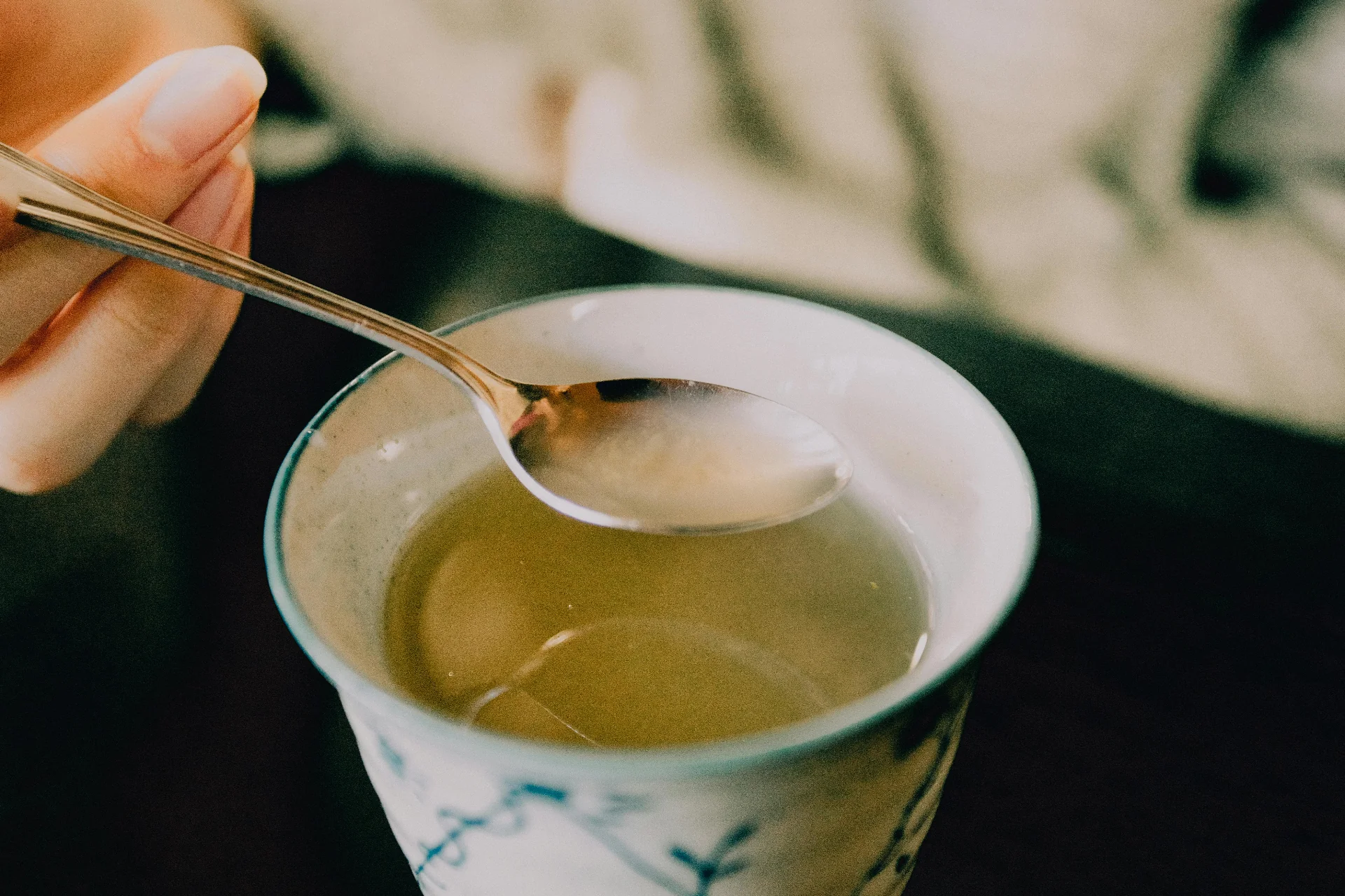 Steaming bowl of organic chicken bone broth rich in collagen, illustrating the science-backed health benefits of the Osso bone broth